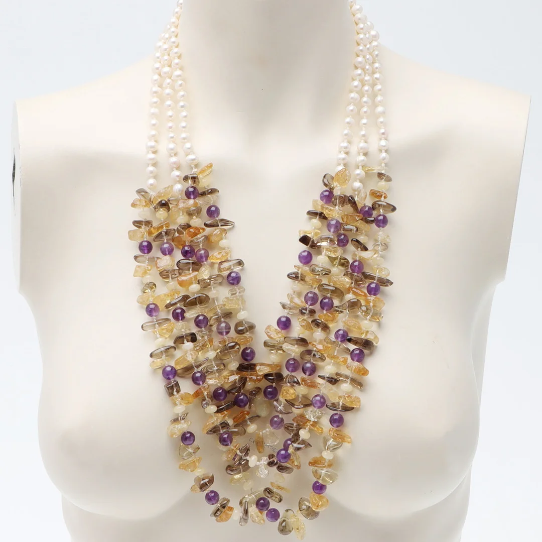 COLLIER, halvädelstenar & pärlor, handknutet råsiden. — Necklace — Ekenbergs Auktioner