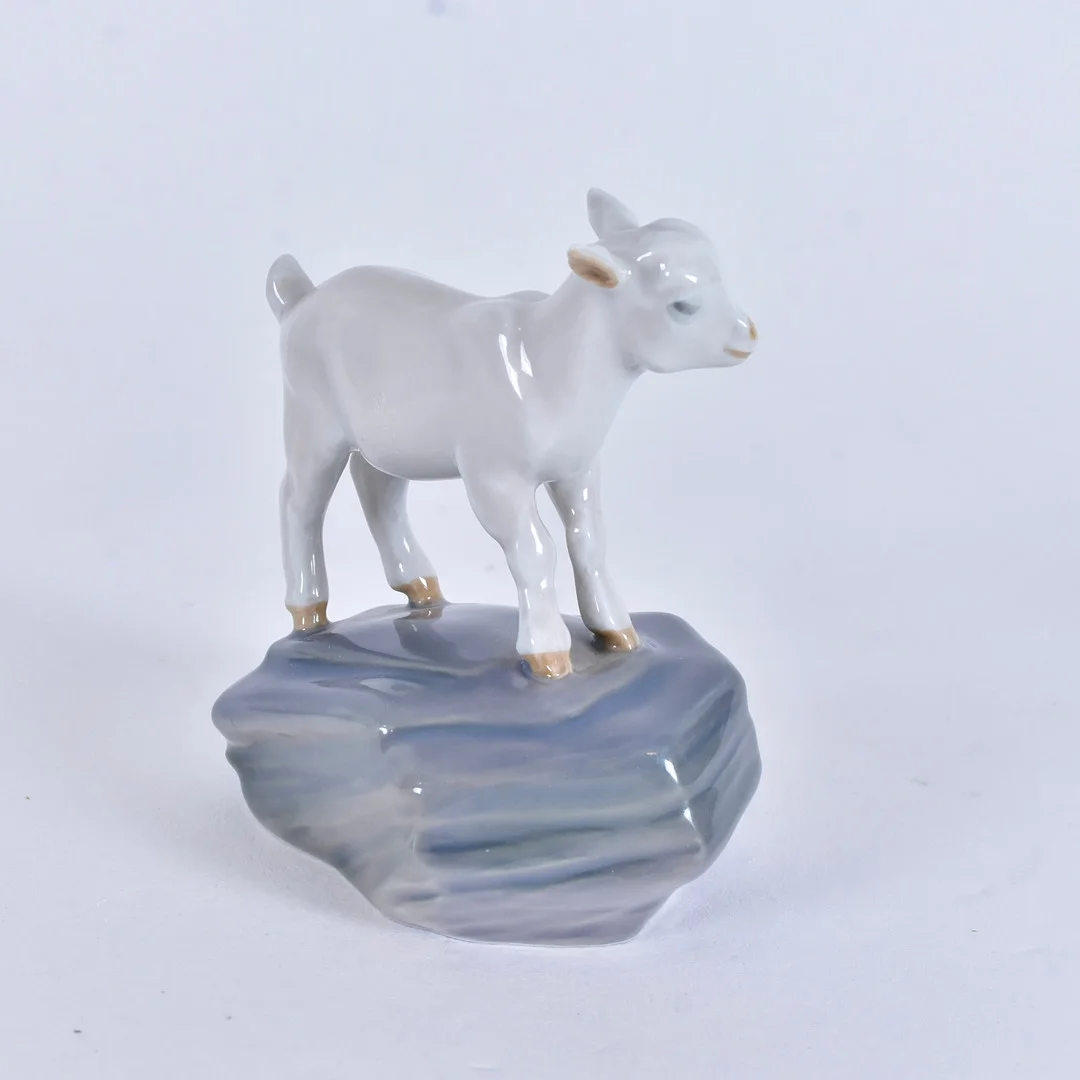 JEANNE GRUT. figurin, porslin, Royal Copenhagen. — European — Halmstads Auktionskammare