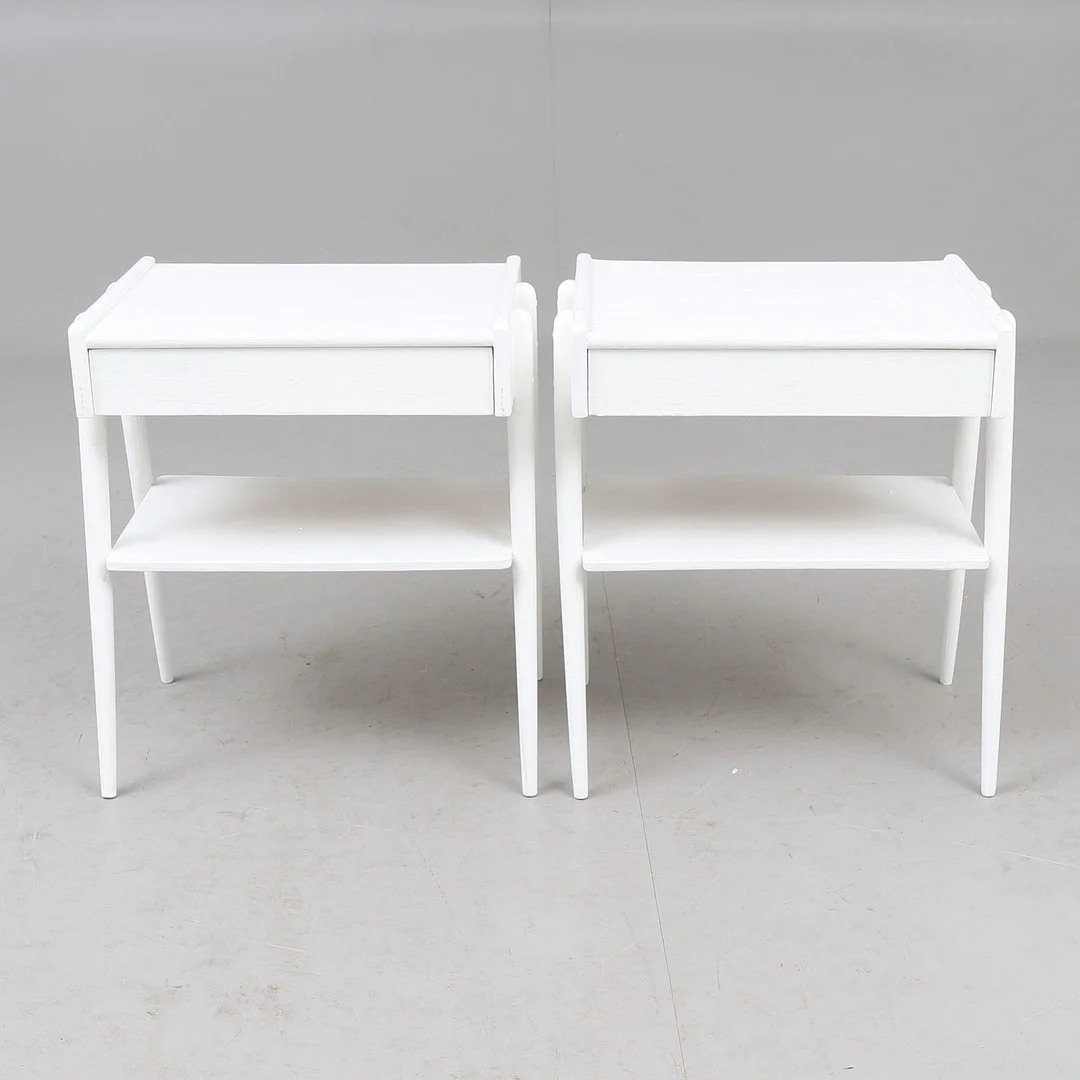 SÄNGBORD, ett par, trä, AB Carlström & Co Möbelfabrik, Bjärnum 1960-tal. — Tables — RA Auktionsverket Norrköping
