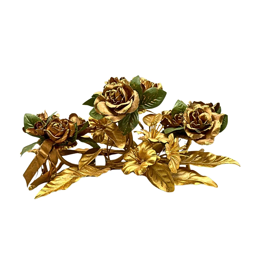 KERZENSTÄNDER MIT DREI KERZENHALTERN, AUS VERGOLDETEM MESSING UND ROSENDEKOR AUS TEXTILMATERIAL. — Pewter, Brass & Copper — Auktionshaus Stuber's Hammerschlag