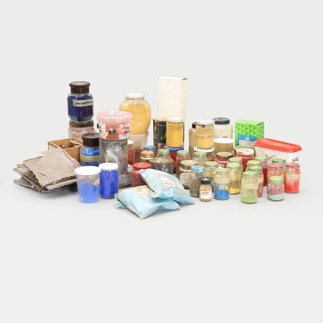 FÄRGPIGMENT MM, större parti. — Miscellaneous — Crafoord Auktioner Malmö