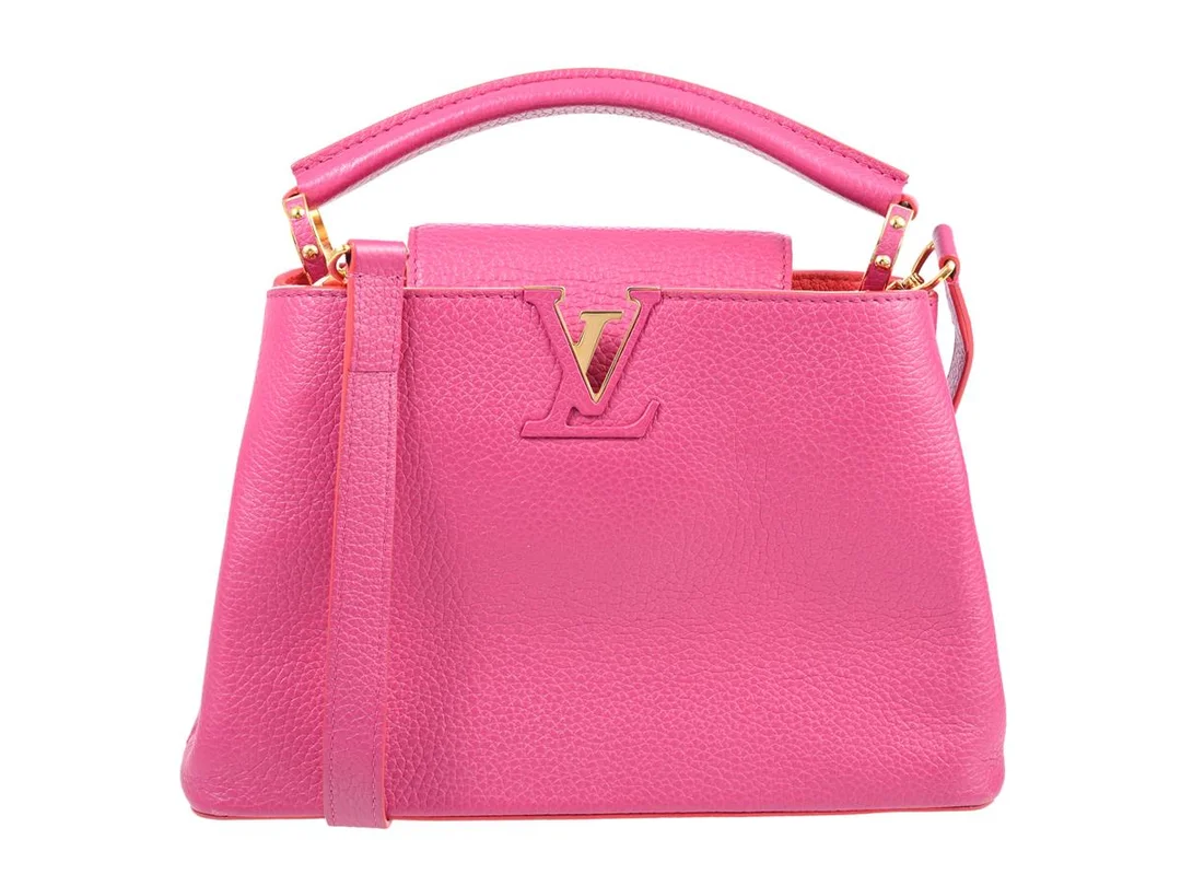 LOUIS VUITTON, VÄSKA, Capucines BB, Limited Edition Colored 2015, Taurillon läder, rosa. röd insida, guldfärgade beslag, 27x17x8,5 cm, märkt MI4125, år 2015, avtagbar axelrem, dustbag, originalkartong. Excellent Condition. — Accessoarer/Väskor — Kaplans