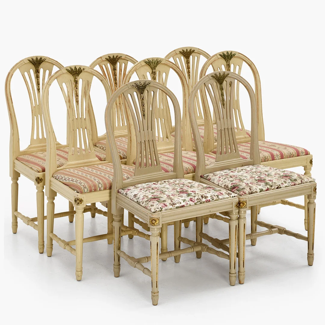 STOLAR, 8 st, "Axet", gustaviansk stil, 1900-tal, träskuren dekor, bemålade och bronserade. — Armchairs & Chairs — Crafoord Auktioner Stockholm