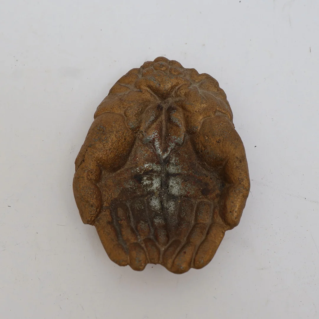 FAT, dekor med händer, jugend, 1900-talets första del, järn. — Other metals — Falun Auktionsbyrå