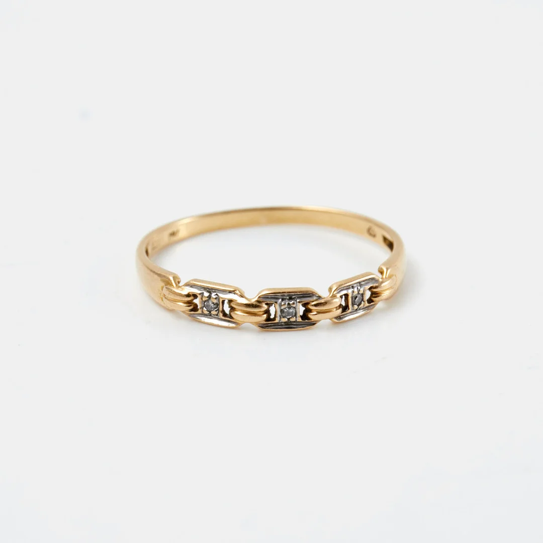 RING, 18 k guld, 3 briljantslipade diamanter, totalt ca 0,015 ct, GFAB. — Rings — Stockholms Auktionsverk Sickla