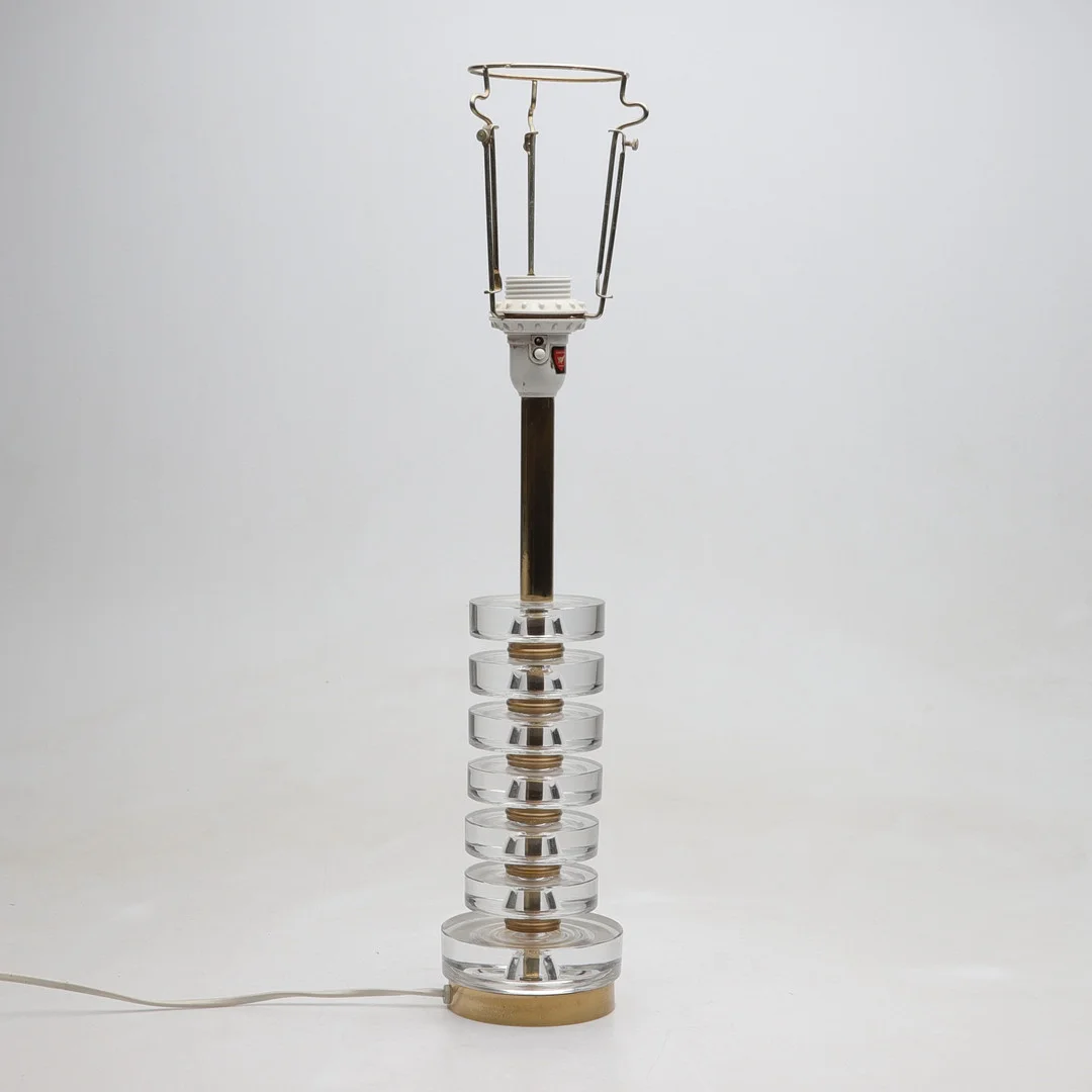 CARL FAGERLUND. bordslampa, glas/mässing, "RD 1983", Orrefors, Sverige, 1960-tal. — Table Lamps — Gomér & Andersson Norrköping