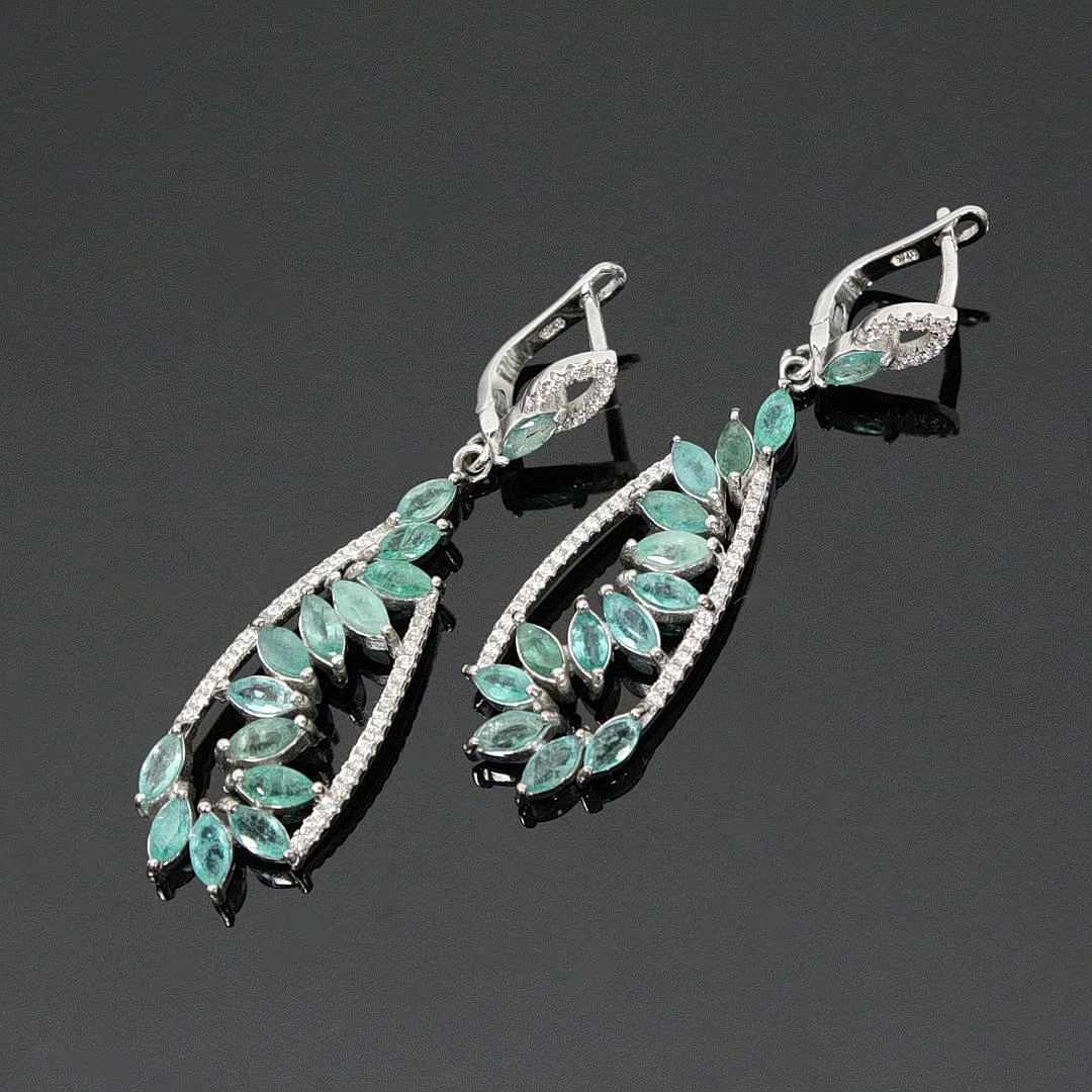 Ohrhänger besetzt mit Smaragden und Zirkonia, 925er Silber. — Earrings — Stockholms Auktionsverk Düsseldorf/Neuss