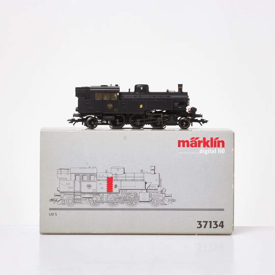 MÄRKLIN H0, nr. 37134, SJ:s SA 939, Litt S, i originalkartong med tillhörande kataloger. — Model railways — Stockholms Auktionsverk Sickla