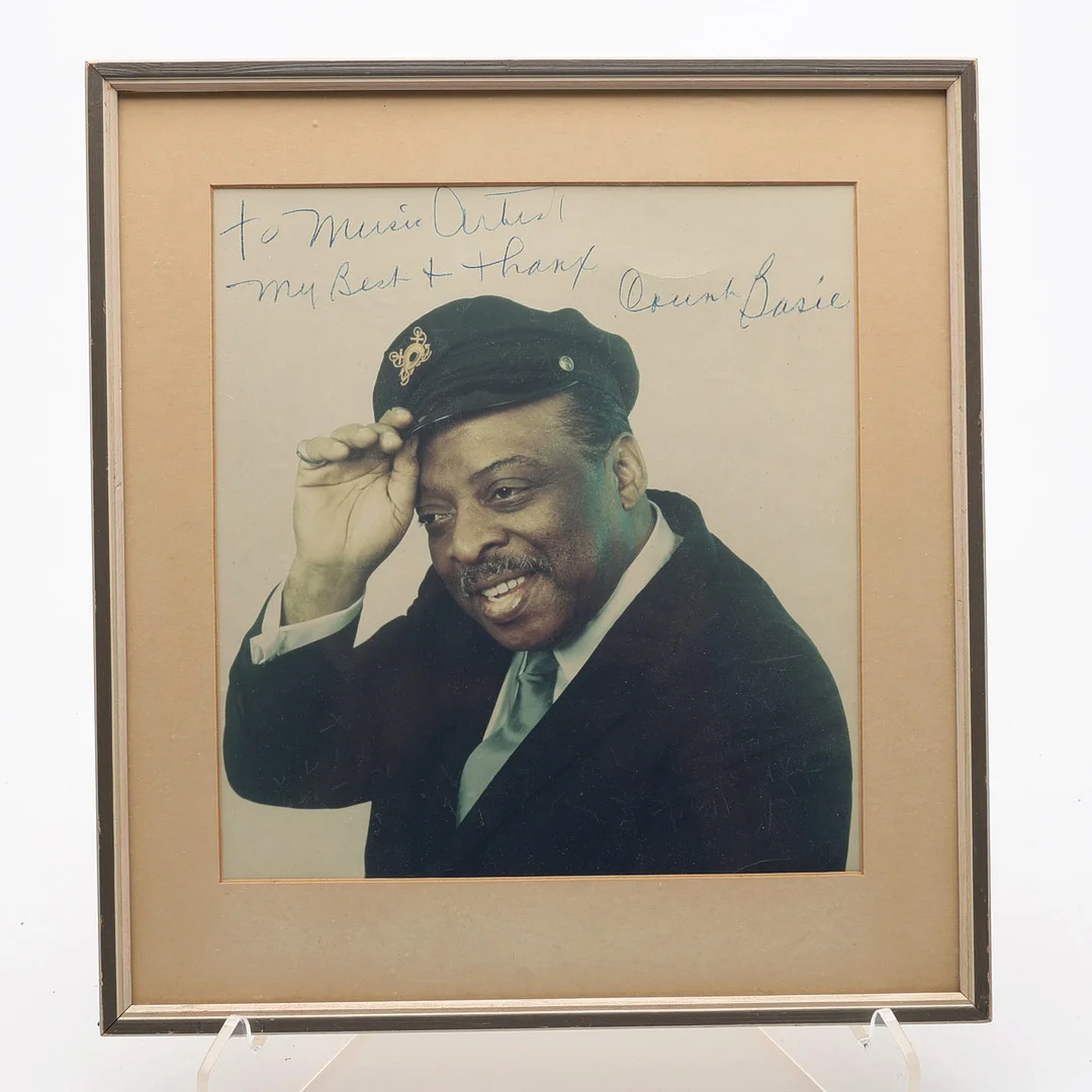 AUTOGRAF. COUNT BASIE (1904-1984). AMERIKANSK JAZZMUSIKER OCH BANDLEDARE. — Autographs & Manuscripts — Crafoord Auktioner Lund