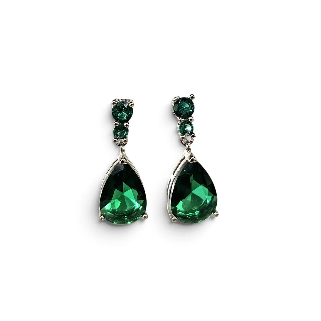 Pendientes móviles en plateado con cristal verde facetado. — Earrings — Arce Auctions