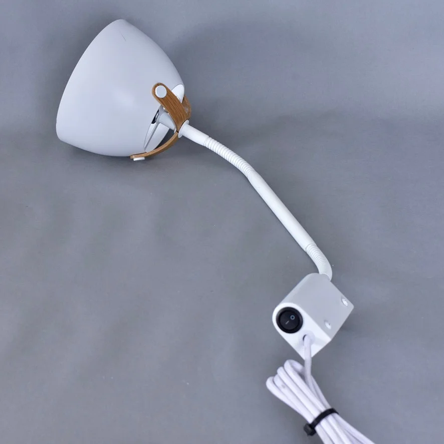 VÄGGLAMPA, metal/trä, Halo design, samtida. — Wall Lights — Halmstads Auktionskammare