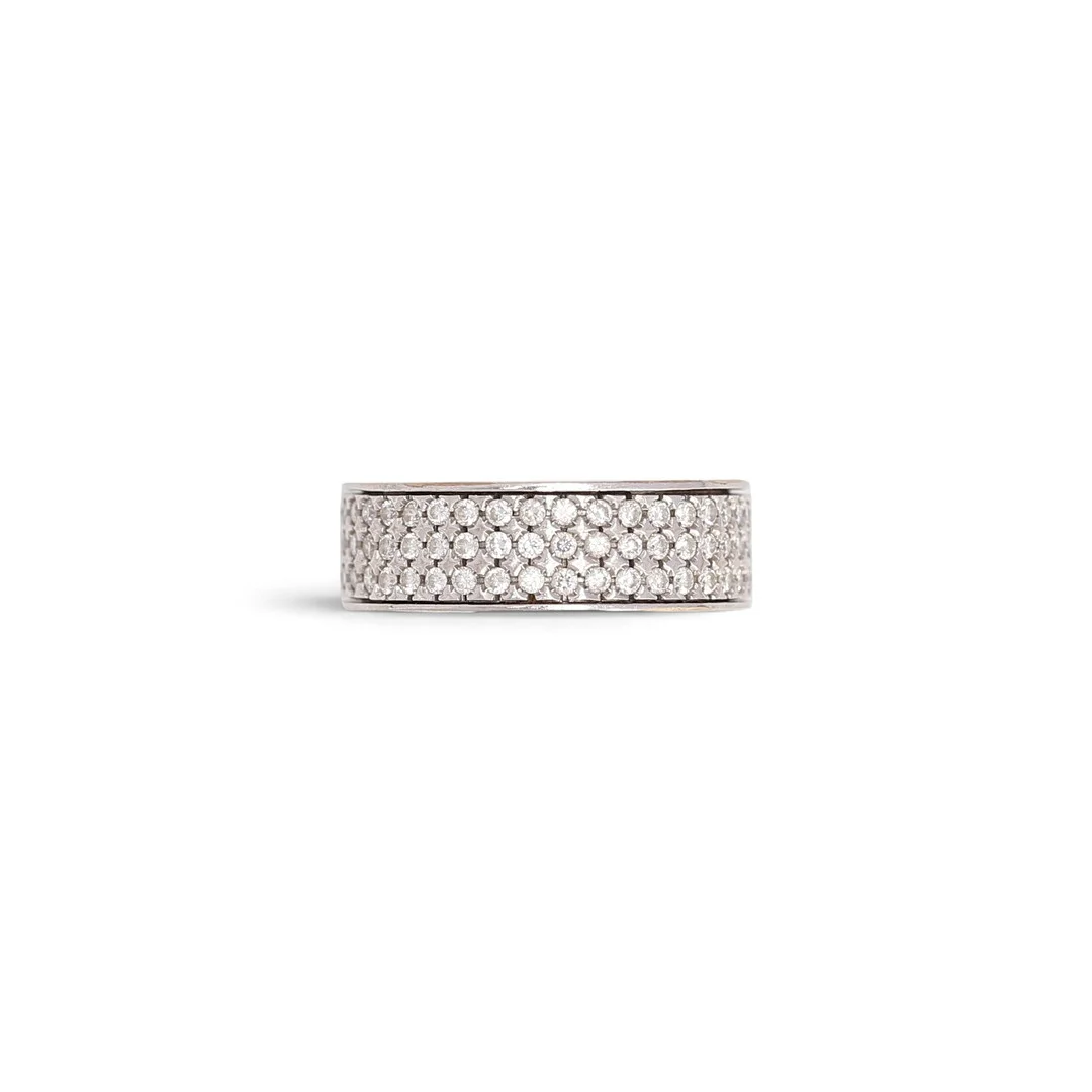 Wedding ring with diamonds pavé. — Rings — Balclis