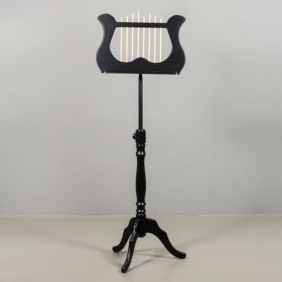 NOTSTÄLL Rokokostil, ssvärtat trä, Samtida tillverkning. — Musical instruments — Karlstad Hammarö Auktionsverk