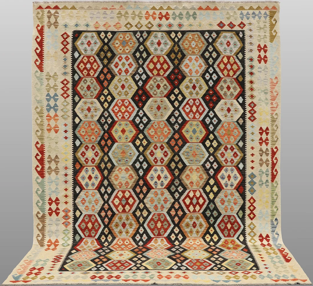 MATTA, "Kelim", 344 x 249 cm. — Persian Carpets & Textiles — Helsingborgs Auktionskammare